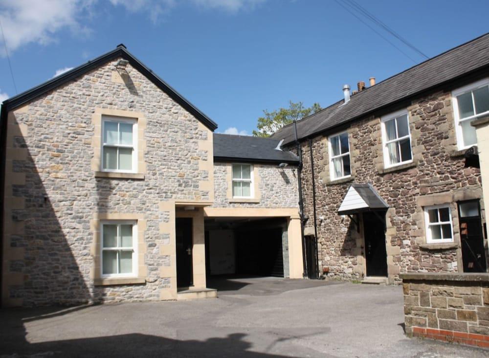 The Queen'S Head Hotel Buxton  Exterior photo