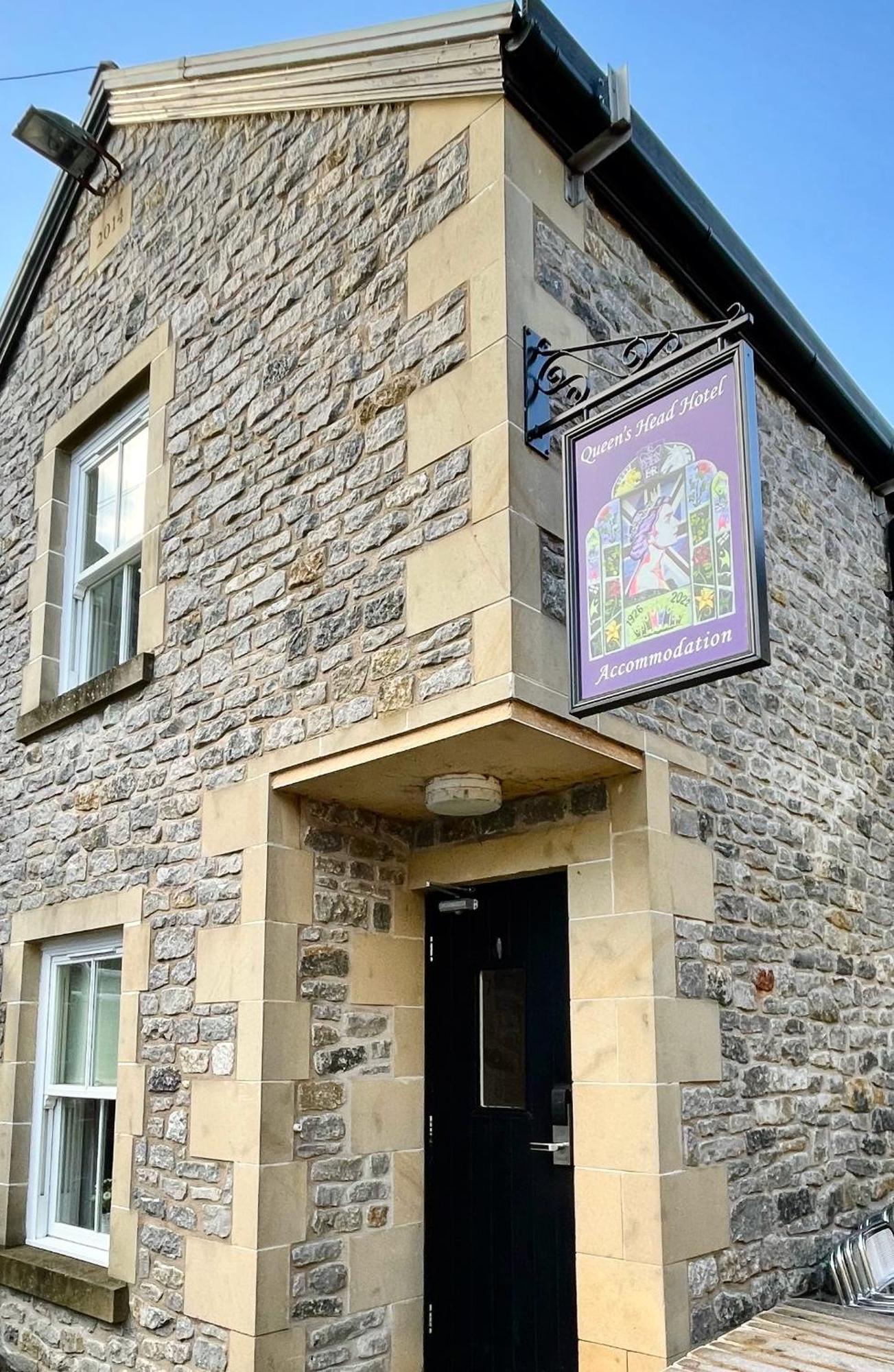 The Queen'S Head Hotel Buxton  Exterior photo